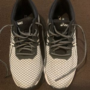 Brand new ASICS sneakers. Worn ONCE. Size 8